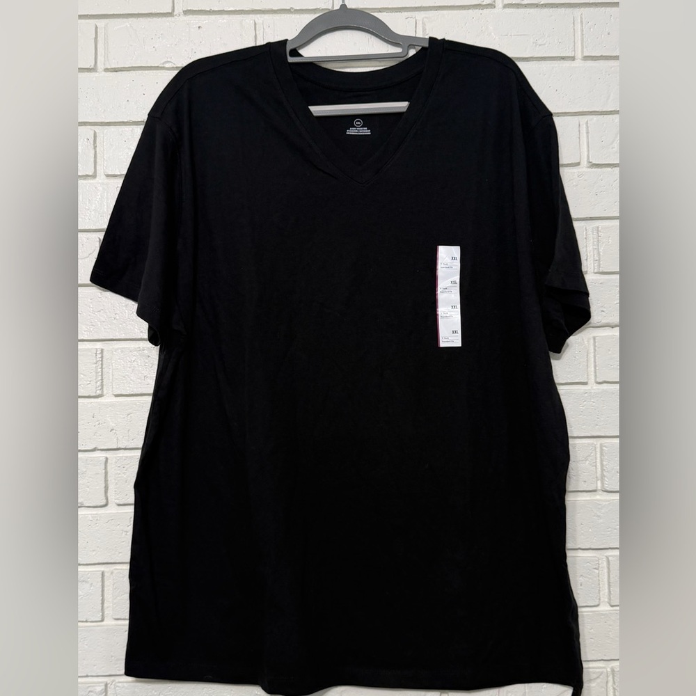 Men’s Goodfellow Black V-neck tee. Size XXL. NWT